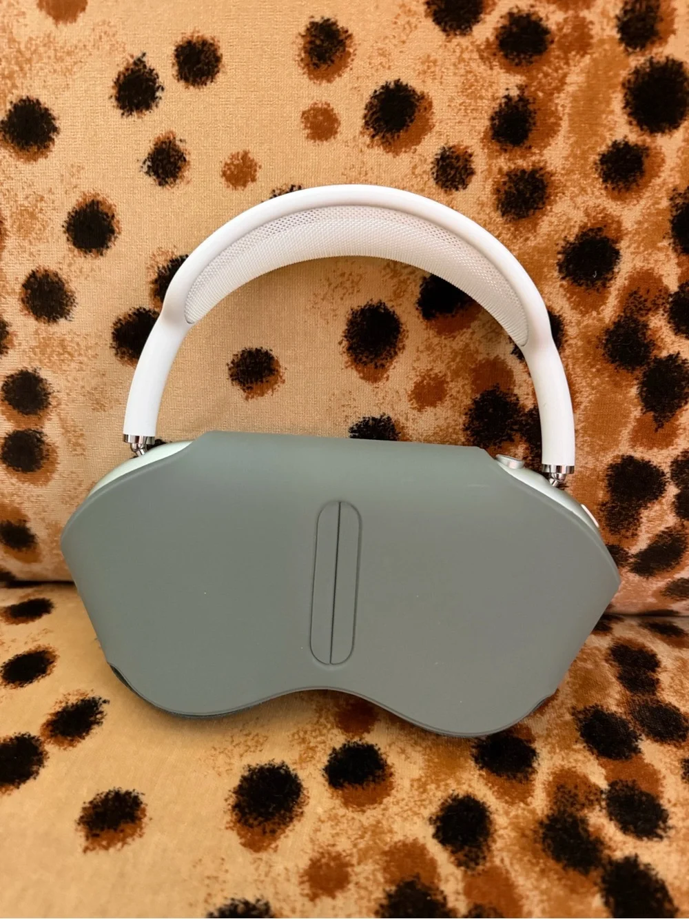 APPLE AIRPODS MAX in Sage Green and White 2024